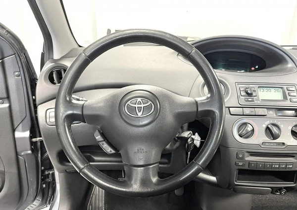 Toyota Yaris cena 14200 przebieg: 175000, rok produkcji 2005 z Koziegłowy małe 232